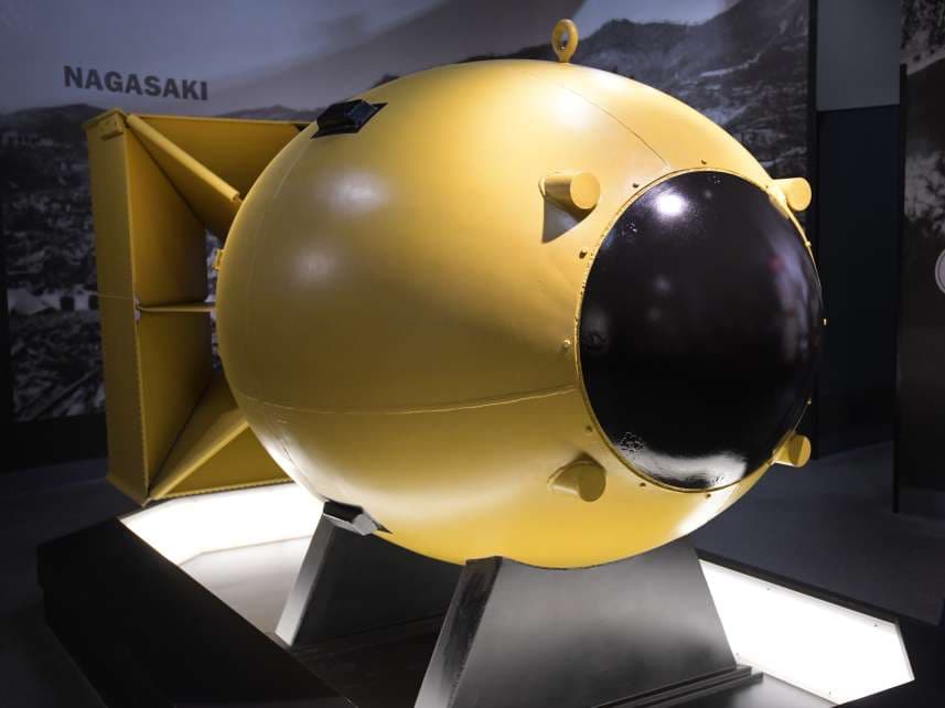 Yellow spherical display object / decorative museum prop
