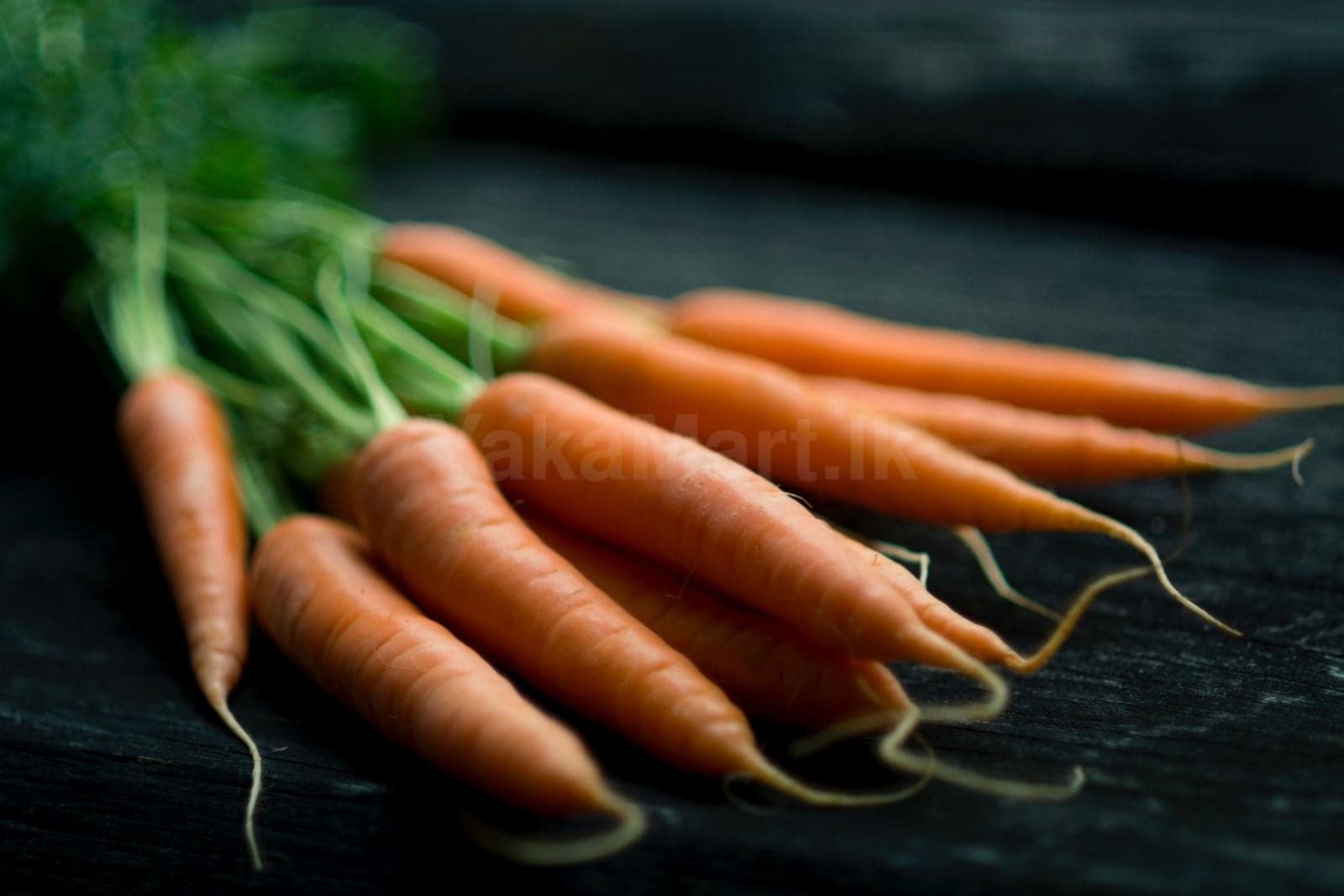 Fresh carrots (bunch)